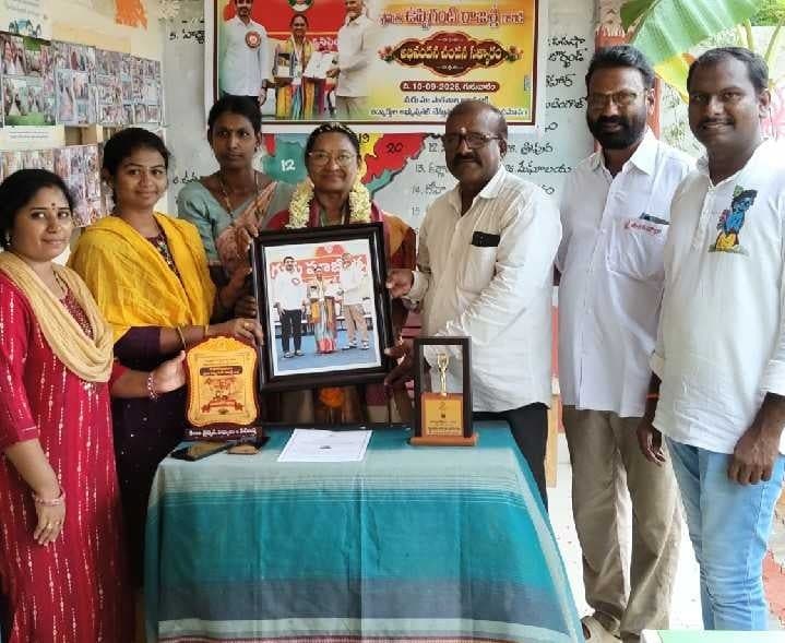 రాష్ట్ర స్థాయి ఉత్తమ ఉపాధ్యాయినికి ఘన సత్కారం