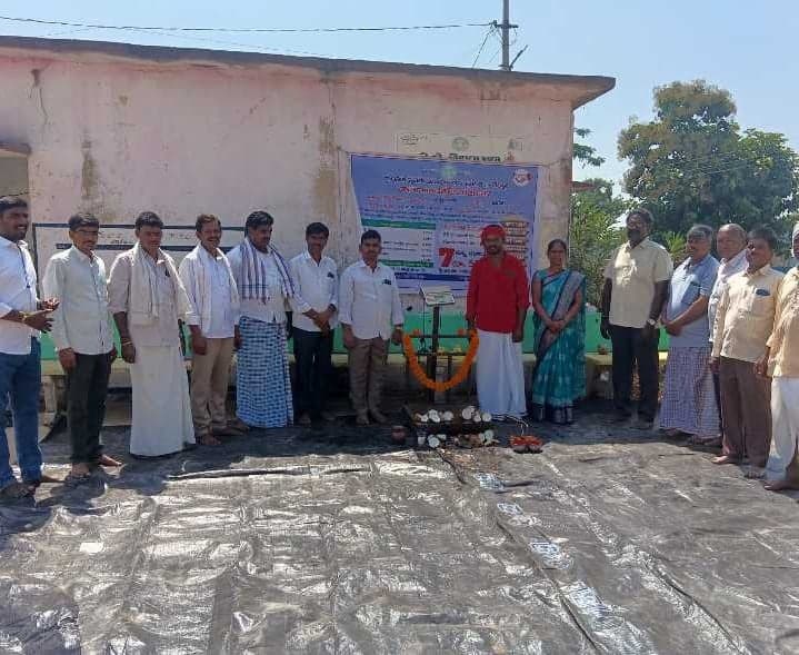 చంద్రుతండాలో ధాన్యం కొనుగోలు కేంద్రం ప్రారంభం - Udayam