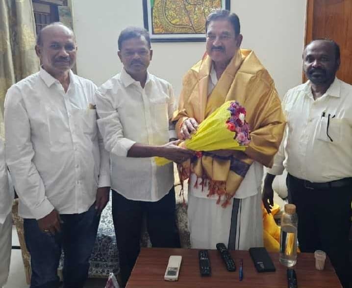 ప్రతాపరెడ్డిని కలిసిన కమ్మూరు నాగరాజు - Udayam