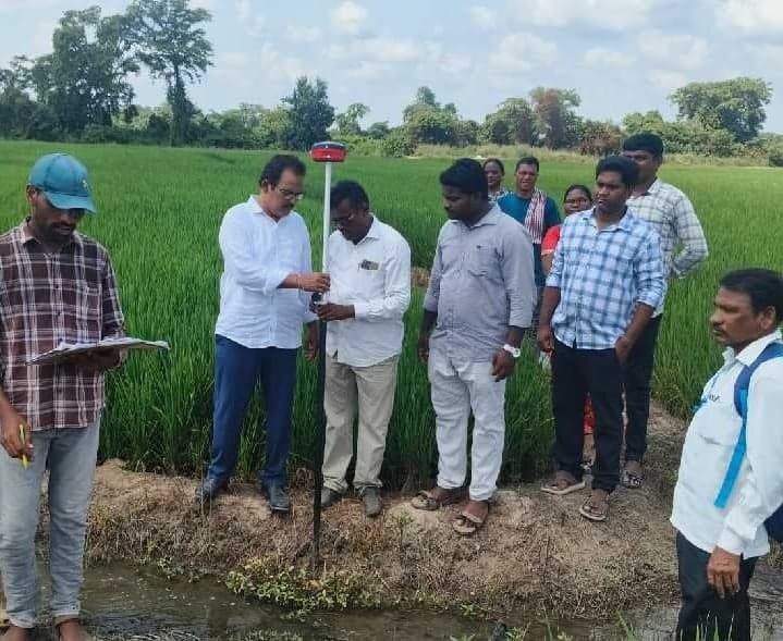 చిర్రగూడెంలో భూముల రీ సర్వే పరిశీలన - Udayam