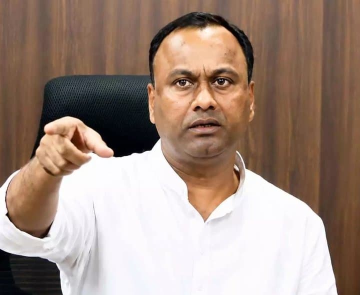 కాంగ్రెస్లో బయటి నేతల పెత్తనం పెరిగింది - Udayam