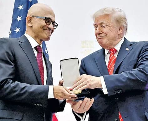 సత్య నాదెళ్లకు టెక్నాలజీ, ఇన్నోవేషన్ పతకాన్ని అందించిన ట్రంప్ - Udayam