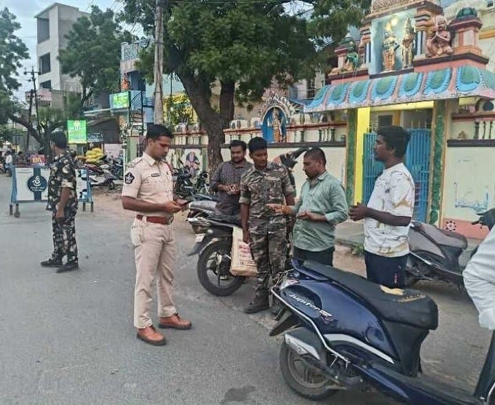ట్రాఫిక్ రూల్స్ బ్రేక్.. 317 కేసులు నమోదు - Udayam