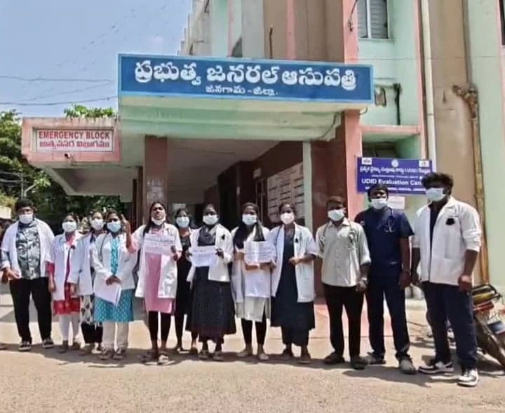 స్టైఫండ్ పెంచాలని FMG డాక్టర్ల నిరసన - Udayam