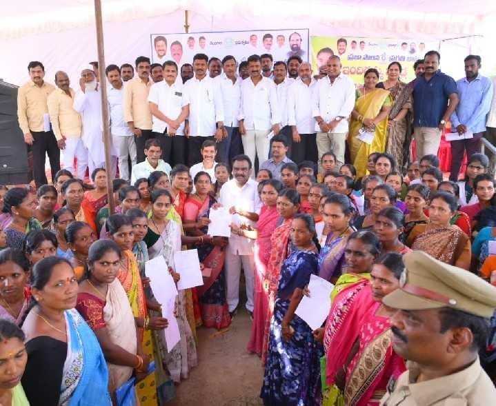 తిరుమలగిరిలో 184 మందికి ఇందిరమ్మ ఇళ్ల పట్టాల పంపిణీ - Udayam