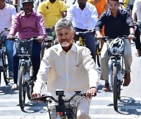 స్వర్ణ గ్రామ, వార్డు సిబ్బందికి 16 వేల ఈ-సైకిళ్లు! - Udayam Digital