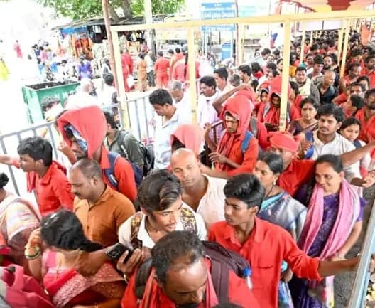 జైభవానీ నామస్మరణతో మార్మోగిన ఇంద్రకీలాద్రి - Udayam