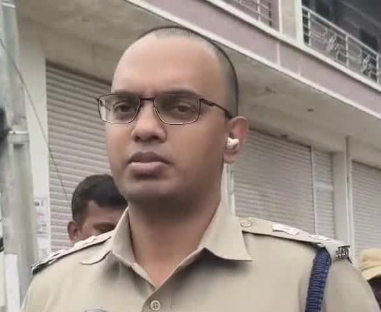 నామినేషన్లో ఇబ్బందులుంటే చెప్పండి: ఎస్పీ - Udayam