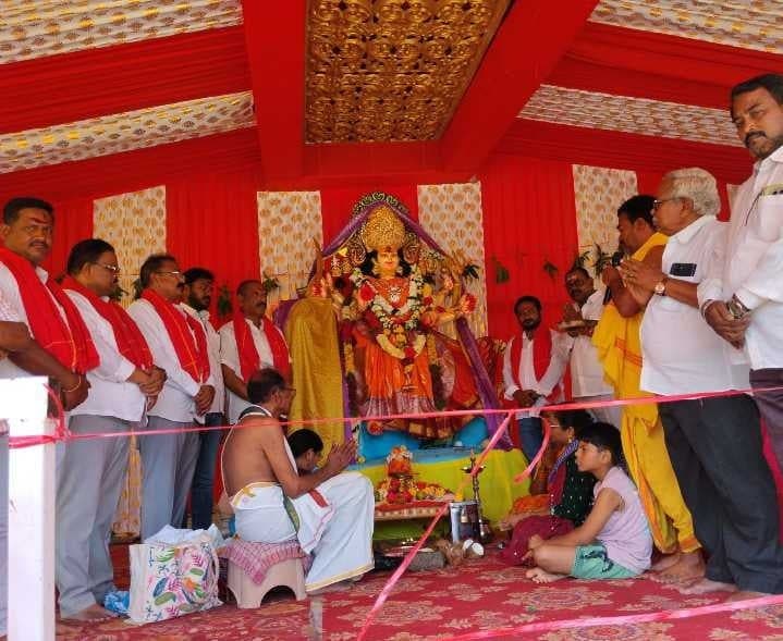 దుర్గామాతకు కాంగ్రెస్ నేతల ప్రత్యేక పూజలు - Udayam