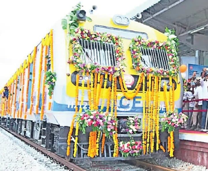 కొమురవెల్లి స్టేషన్కు అదనపు సదుపాయాల డిమాండ్ - Udayam Digital