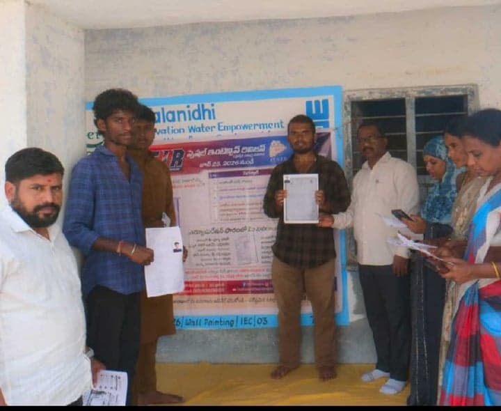 ఓటరు నమోదు ప్రక్రియను పరిశీలించిన తహశీల్దార్ - Udayam