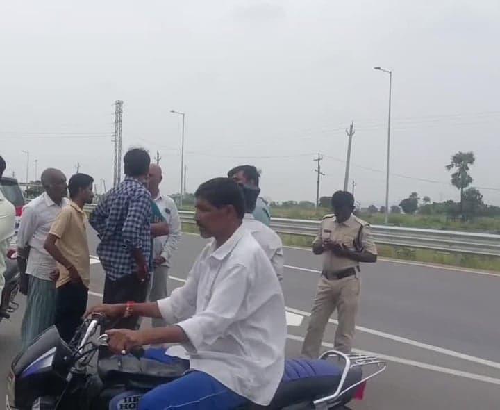 సూరారం అండర్పాస్ కోసం ఎదురుచూపులు - Udayam
