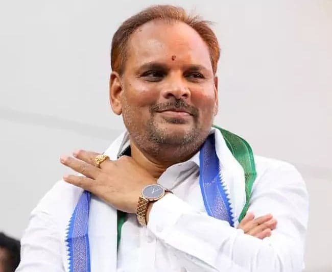 వైకాపాకు చిన్న శ్రీను రాజీనామా - Udayam
