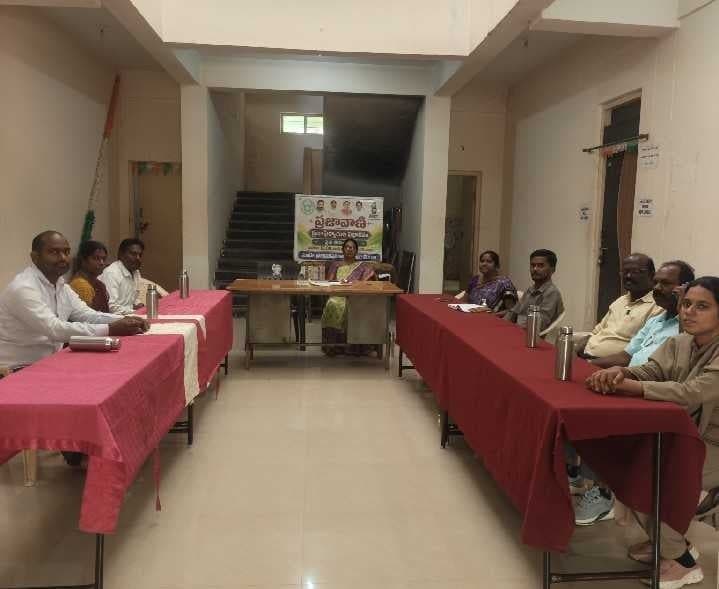 లింగాలలో ప్రజావాణికి అర్జీలు కరవు - Udayam