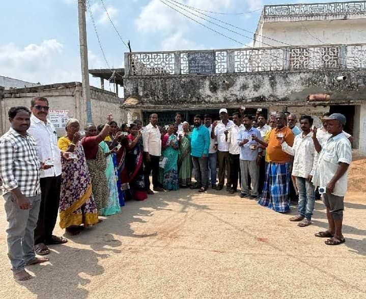 స్మార్ట్ రేషన్ కార్డుల పంపిణీ - Udayam