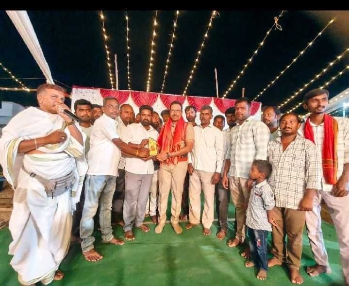 నిబంధనల ప్రకారం ఉత్సవాలు జరుపుకోవాలి: ఎస్సై - Udayam