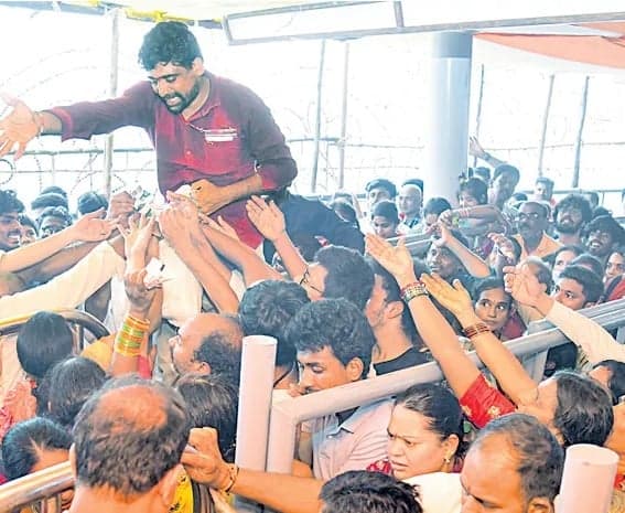 దుర్గగుడి నీటి ఇబ్బందు నిజమే - Udayam