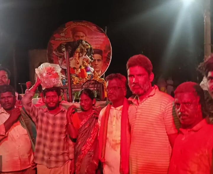 ఊట్కూర్లో జోరుగా గణేశ్ లడ్డూ వేలం - Udayam