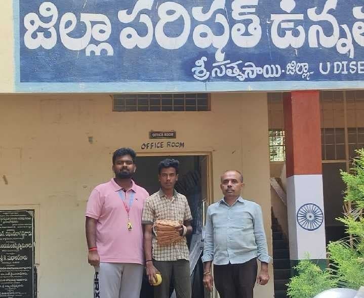 జిల్లా సాఫ్ట్బాల్ జట్టుకు లోకేశ్ ఎంపిక - Udayam