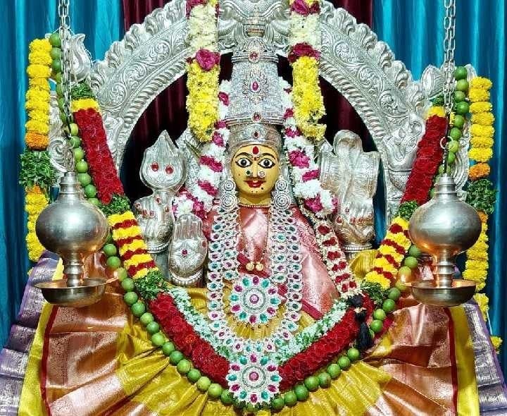 ప్రత్యేక అలంకరణలో జమ్ములమ్మ - Udayam