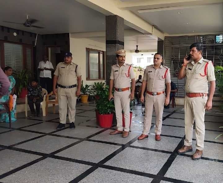 పిన్నెల్లి రామకృష్ణారెడ్డి గృహ నిర్బంధం - Udayam