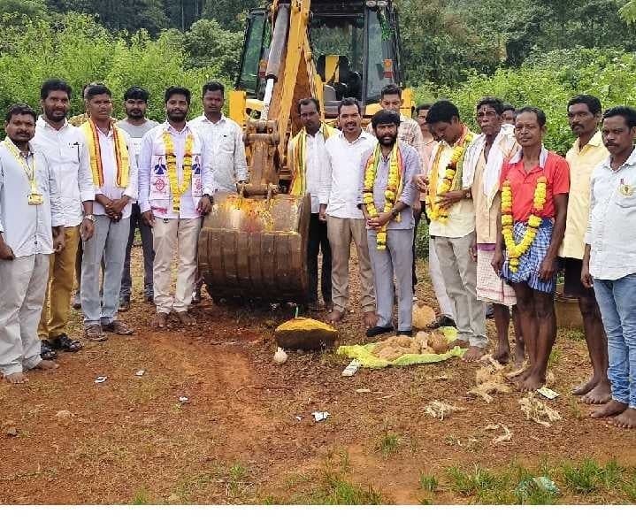 ముంచింగిపుట్టులో బీటీ రోడ్డు పనులకు శంకుస్థాపన - Udayam