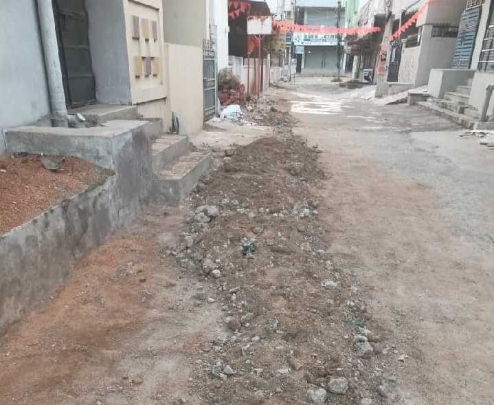 వనపర్తిలో రోడ్డుతో ప్రమాద ముప్పు - Udayam