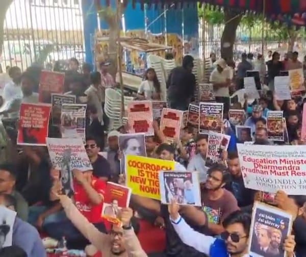 నీట్ పేపర్ లీక్పై హైదరాబాద్లో కాకరోచ్ జనతా పార్టీ నిరసన - Udayam Digital
