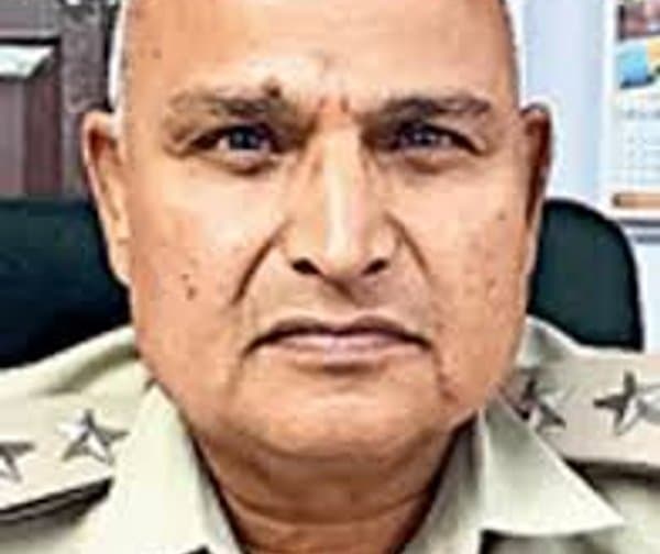 పాఠశాల బస్సుల ఫిట్నెస్: యజమానుల నిర్లక్ష్యం - Udayam Digital