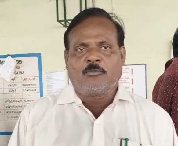 అద్దంకిలో ఓటర్ స్లిప్పుల పంపిణీ షురూ - Udayam