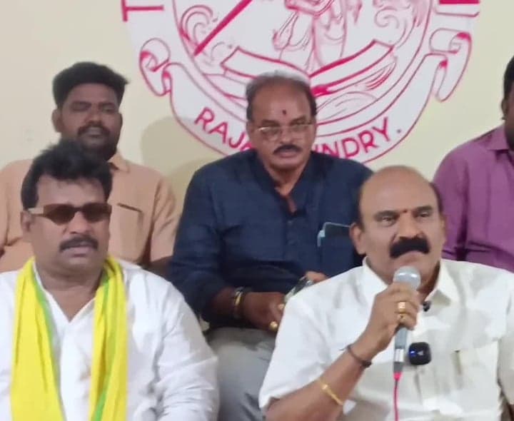 విలీన గ్రామాలపై కేసులు ఉపసంహరించుకోవాలి - Udayam