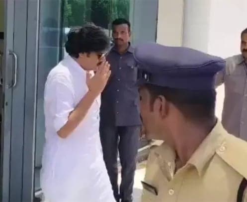 పవన్ కల్యాణ్ కేరళలో చికిత్స ముగించుకుని ఏపీకి చేరుకున్నారు. - Udayam