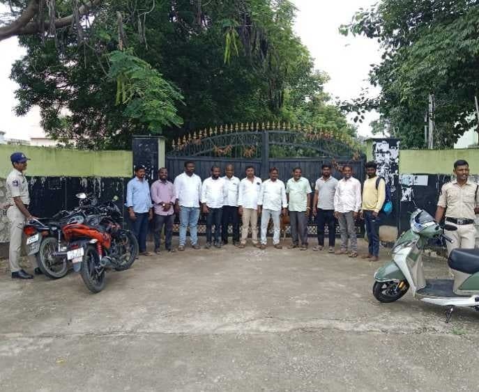 పాలకుర్తిలో విద్యార్థుల భద్రతపై నిరసన - Udayam