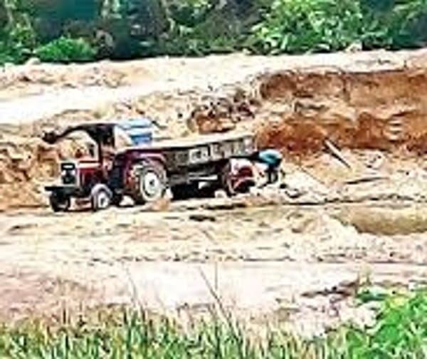 ఆలేరులో ఇసుక మాఫియా: యువత జీవితాలతో ఆట - Udayam Digital