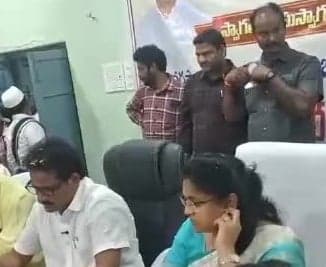 మొగల్తూరు PGRSలో వినతుల స్వీకరణ - Udayam