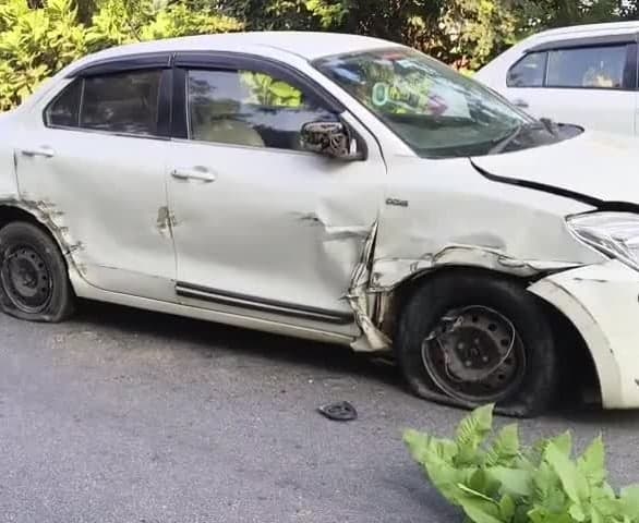 మెట్పల్లి- కోరుట్ల రహదారిపై కారు, లారీ ఢీ - Udayam