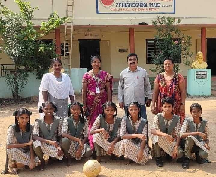 చాగల్లు విద్యార్థినులకు రాష్ట్ర స్థాయి ఫుట్బాల్ పోటీలు - Udayam