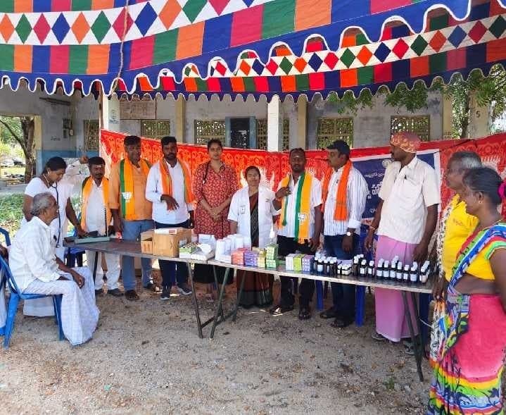 పూతలపట్టులో ఉచిత వైద్య శిబిరం - Udayam