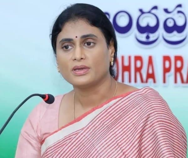 వైఎస్సార్పై తప్పుడు ప్రచారం: షర్మిల - Udayam Digital