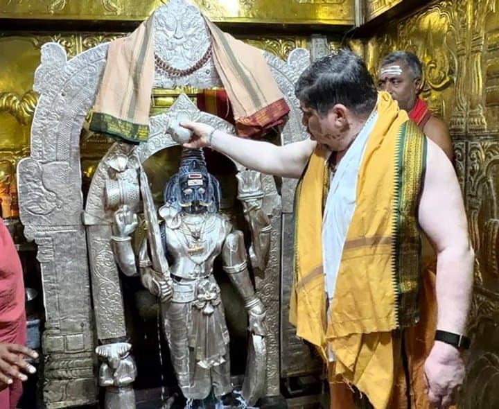 కొత్తకొండ వీరభద్రస్వామిని దర్శించుకున్న మంత్రి - gallery image 2