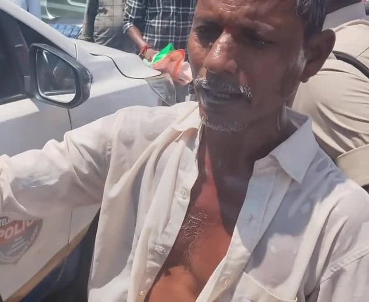 భూమి కొలతల్లో అన్యాయమంటూ రైతు నిరసన - Udayam