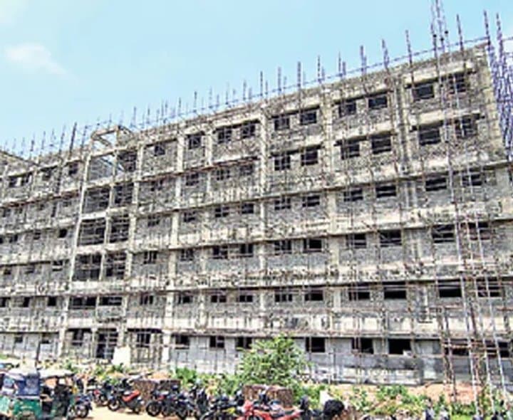 జక్కంపూడిలో మహిళా జెట్ సిటీ - Udayam Digital