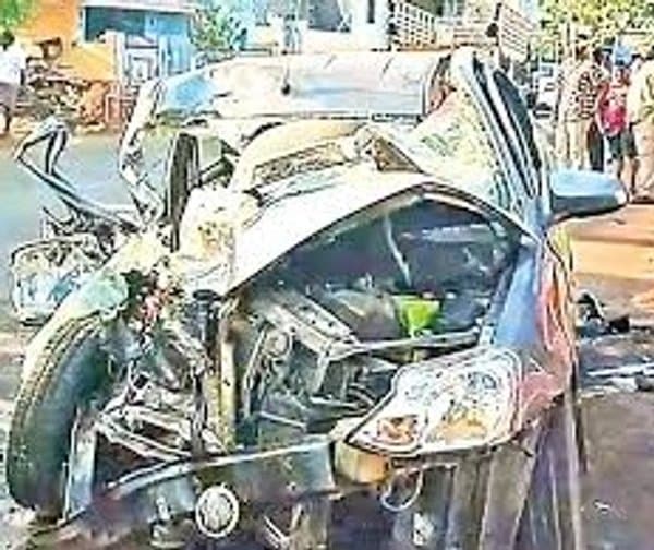 జనగామలో ఘోర రోడ్డు ప్రమాదం: ఇద్దరు దుర్మరణం! - Udayam Digital