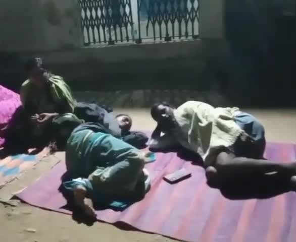 ఇందిరమ్మ ఇళ్ల కోసం గ్రామస్థుల నిరసన - Udayam