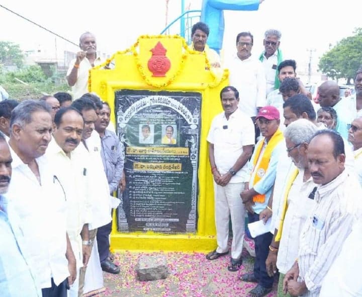 ప్రత్తిపాడులో తాగునీటి పనులకు శ్రీకారం - Udayam