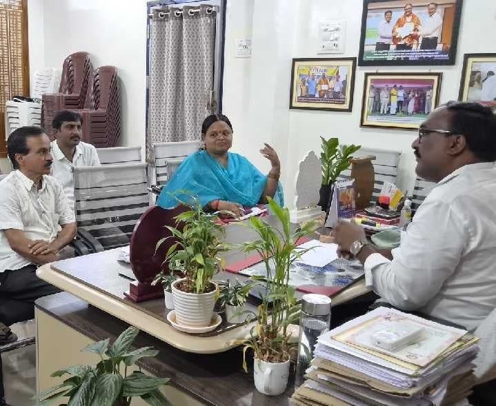 చెట్ల కొమ్మలు తొలగించాలంటే మున్సిపల్ అనుమతి తప్పనిసరి