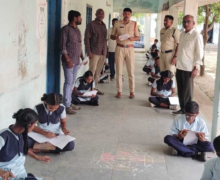 ఇనుగుర్తిలో వ్యాసరచన పోటీలు - Udayam