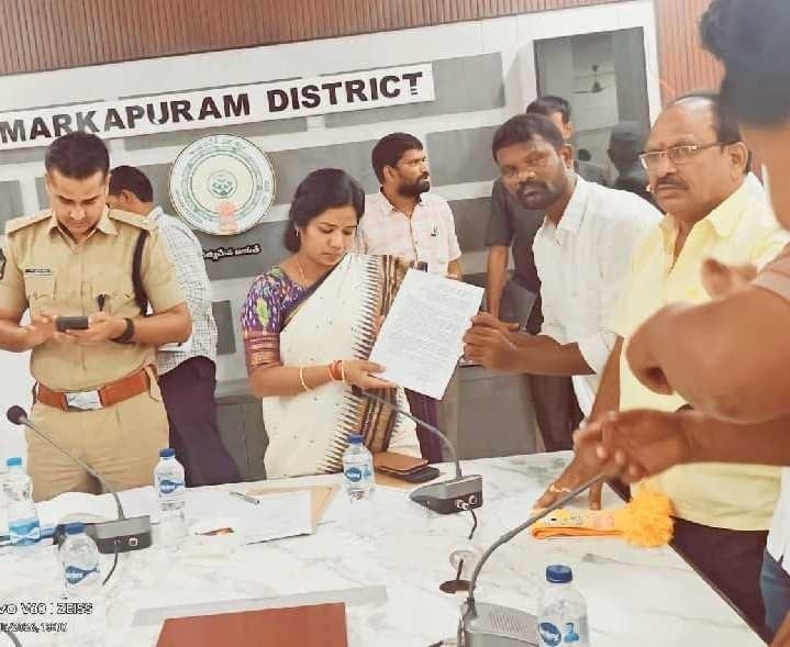 గిద్దలూరులో SC, STలకు ప్రాధాన్యత కోరుతూ ఫిర్యాదు - Udayam