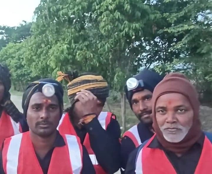 శబరిమలైకు అయ్యప్ప స్వాముల పాదయాత్ర - Udayam