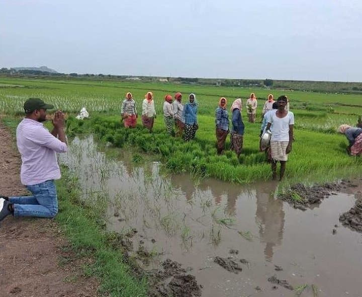 ఏఈవో రైతును వరి సాగు చేయొద్దని కోరారు - Udayam